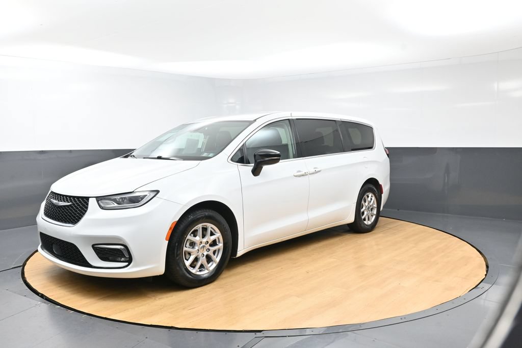 Used 2024 Chrysler Pacifica Touring-L FWD image 42