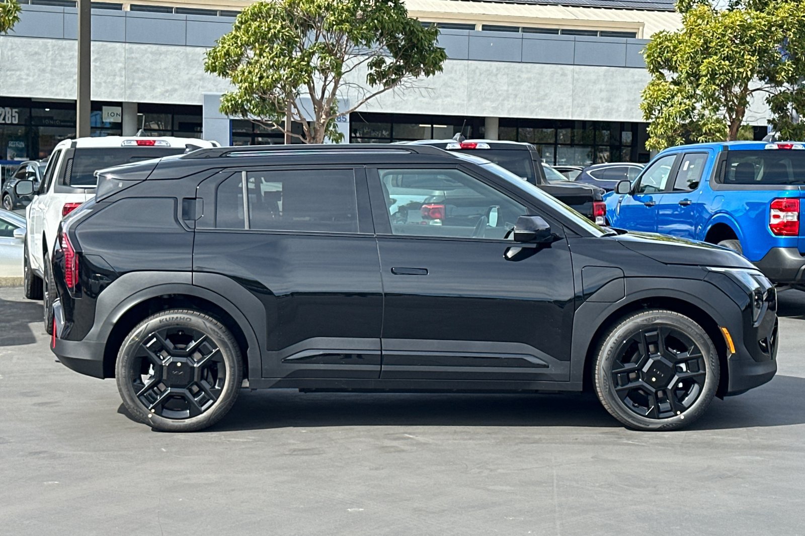 New 2027 Kia EV3 Wind FWD image 3