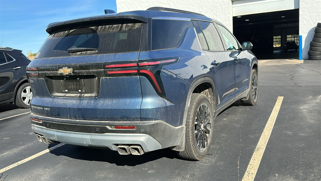 Used 2026 Chevrolet Traverse LT w/ Sun and Wheel Package AWD/4WD image 3