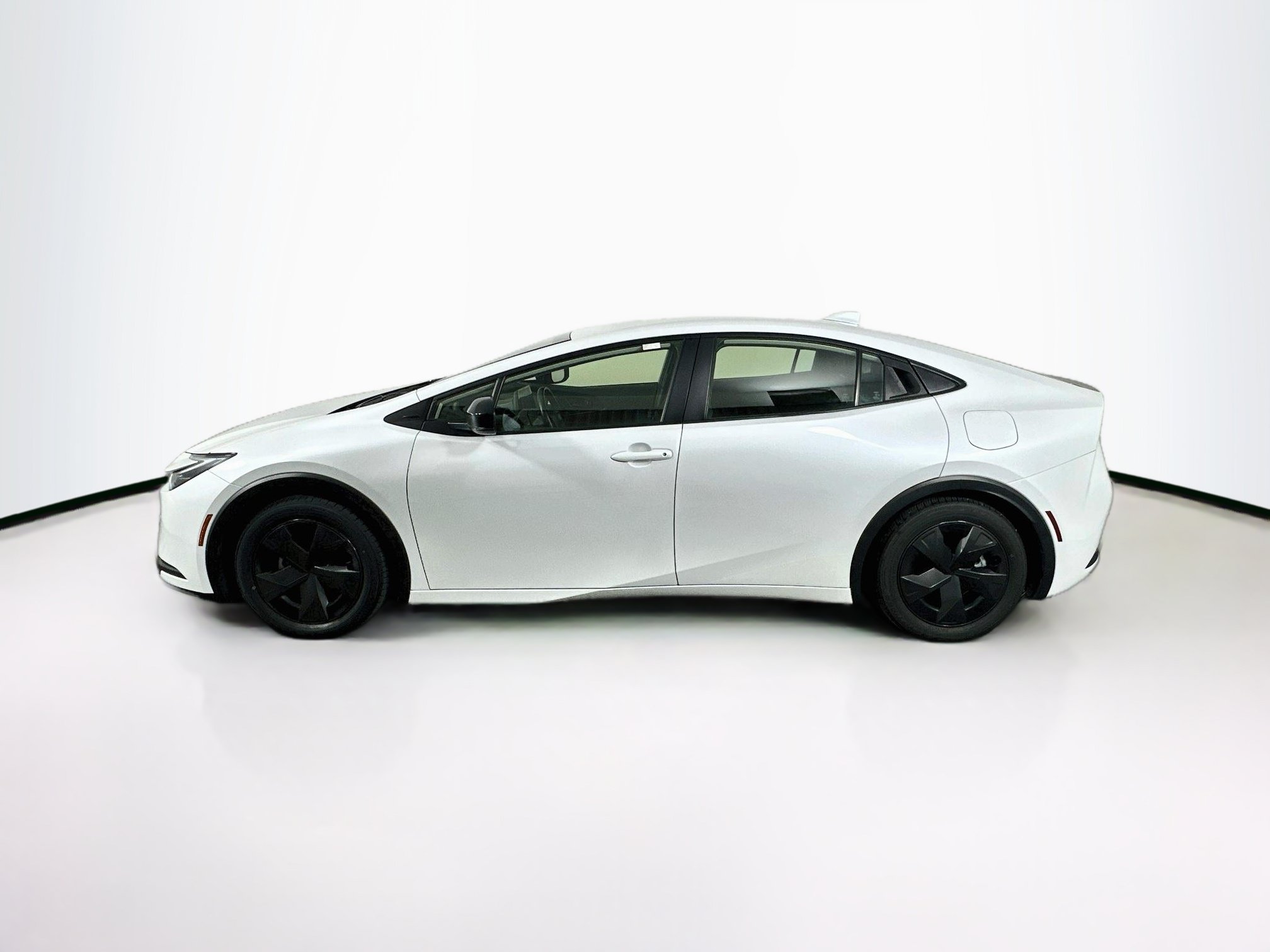 Used 2024 Toyota Prius LE FWD image 4