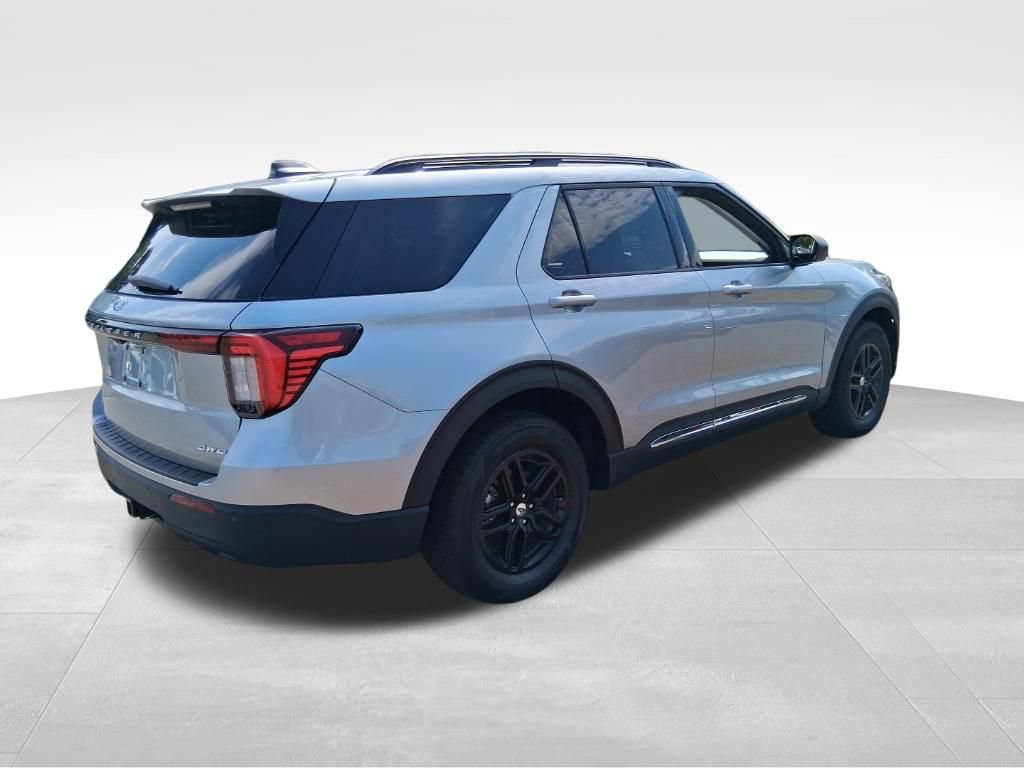 Used 2025 Ford Explorer Active AWD/4WD image 5