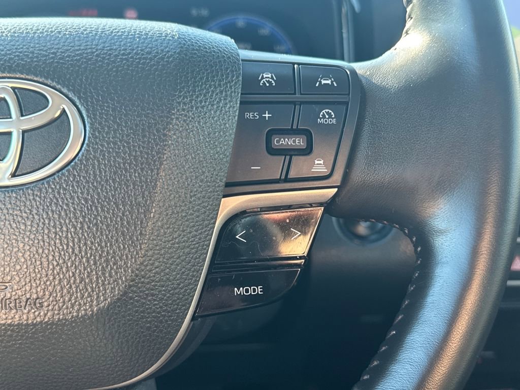 Used 2025 Toyota Camry XLE image 19