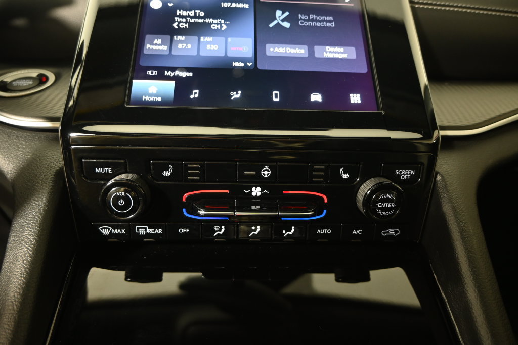 Used 2023 Jeep Grand Cherokee Altitude AWD/4WD image 29