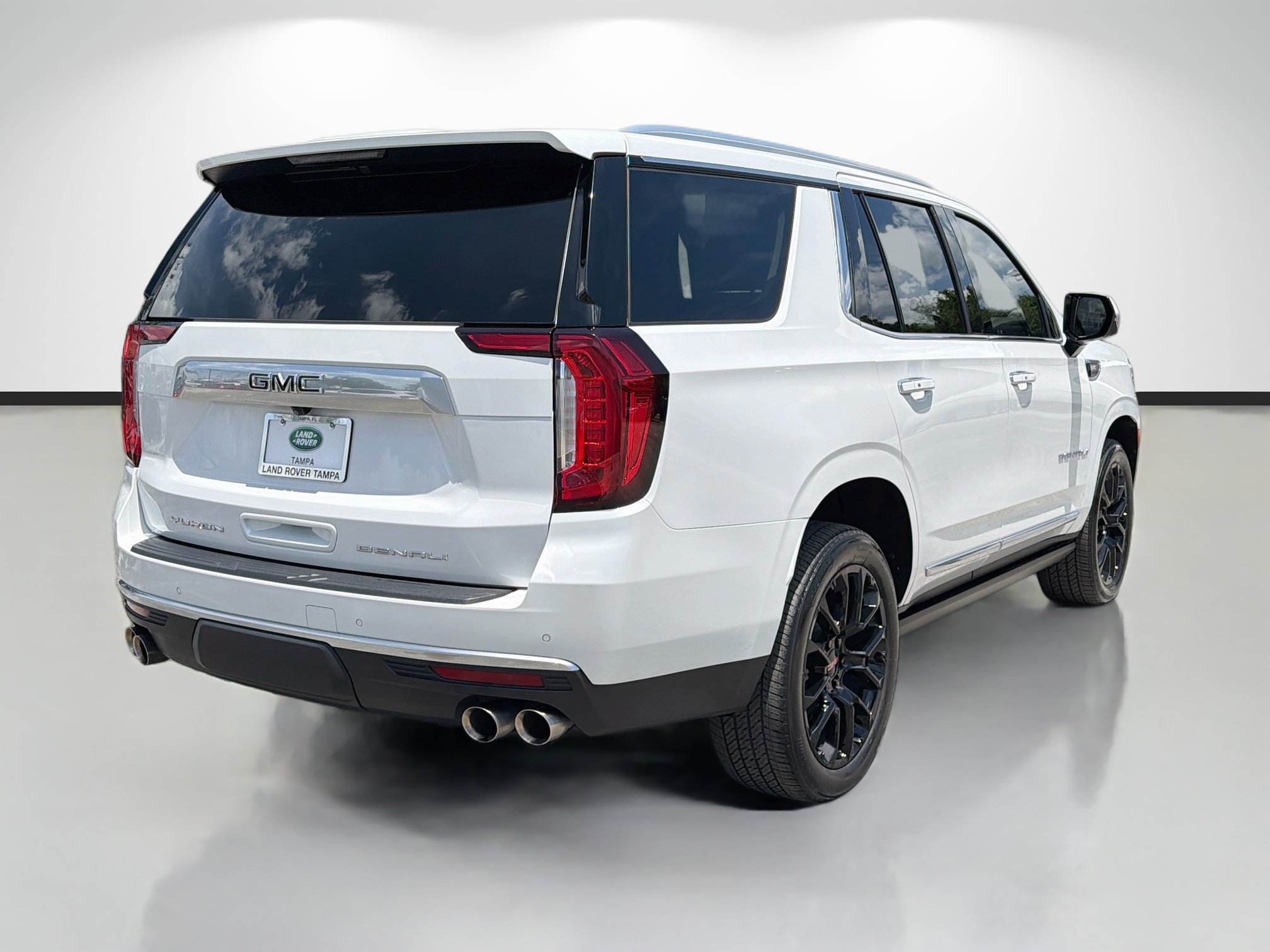 Used 2023 GMC Yukon Denali AWD/4WD image 5