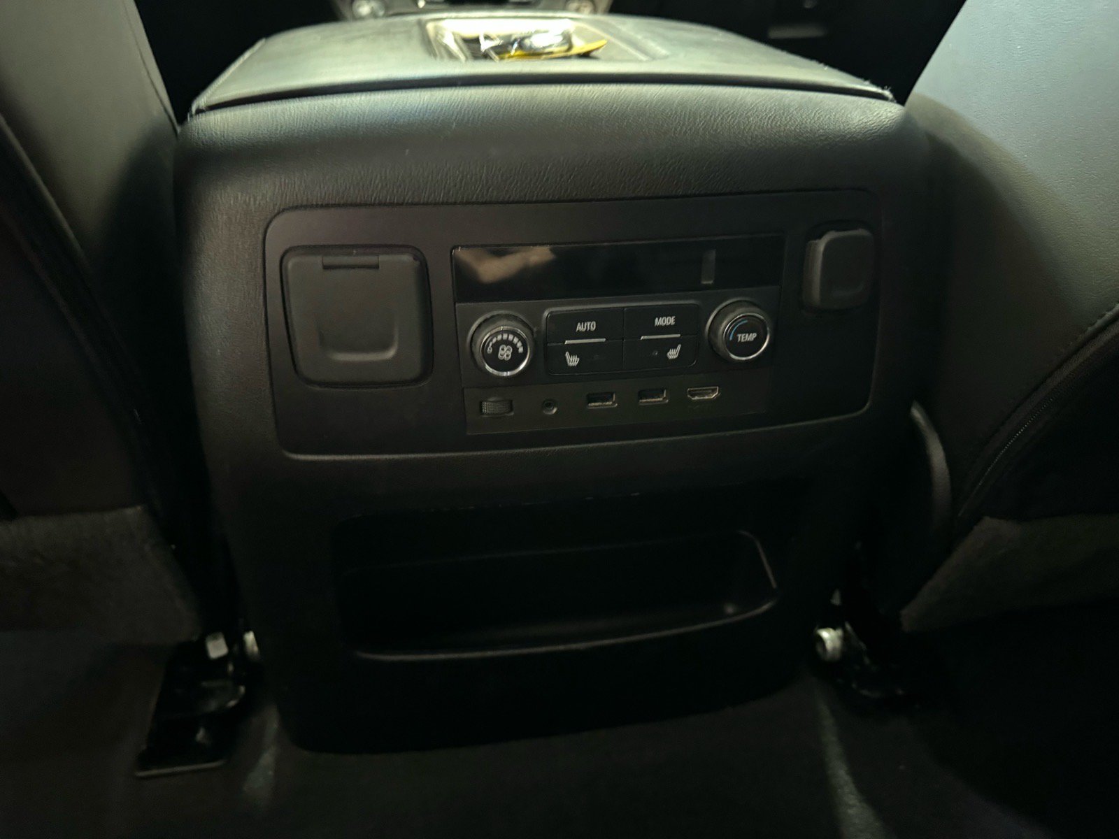 Used 2019 GMC Yukon Denali w/ Denali Ultimate Package AWD/4WD image 13