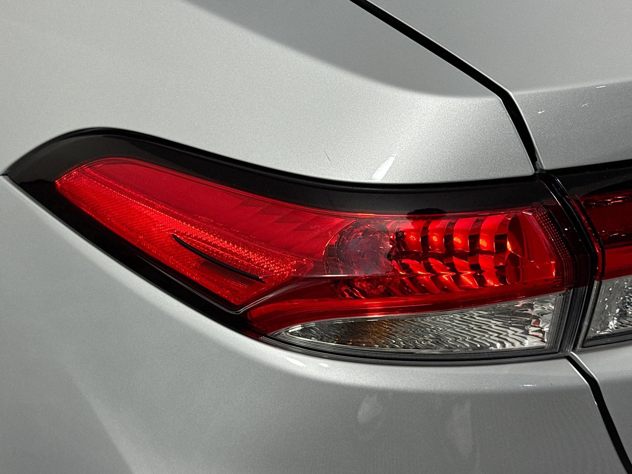 Used 2021 Toyota Corolla L FWD image 30