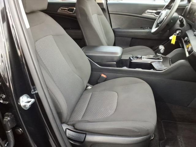 Used 2025 Kia Sportage LX image 17