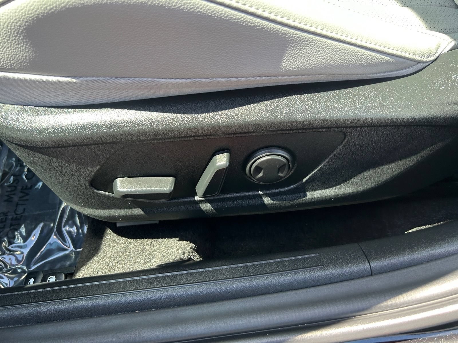 Used 2025 Hyundai Elantra Limited FWD image 23