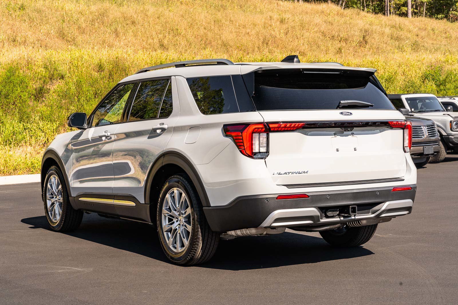 New 2027 Ford Explorer Platinum RWD image 3