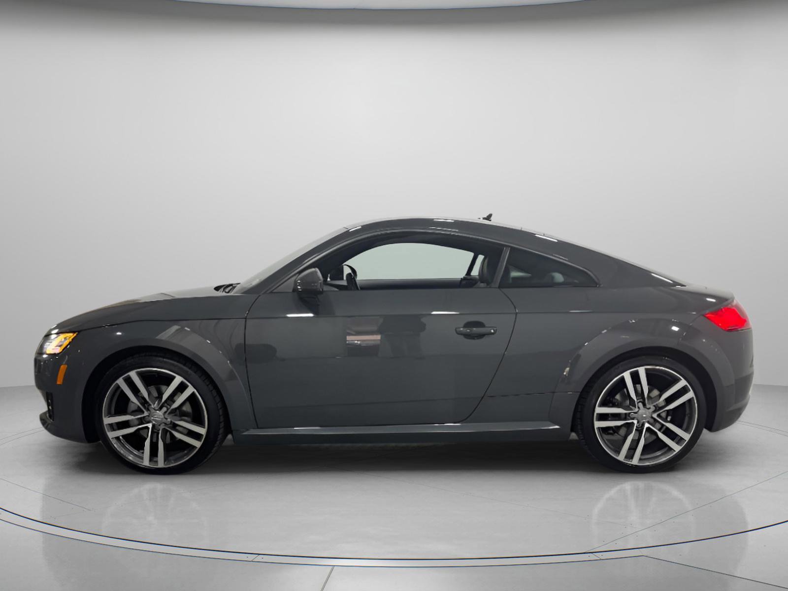 Used 2018 Audi TT 2.0T w/ Technology Package image 2