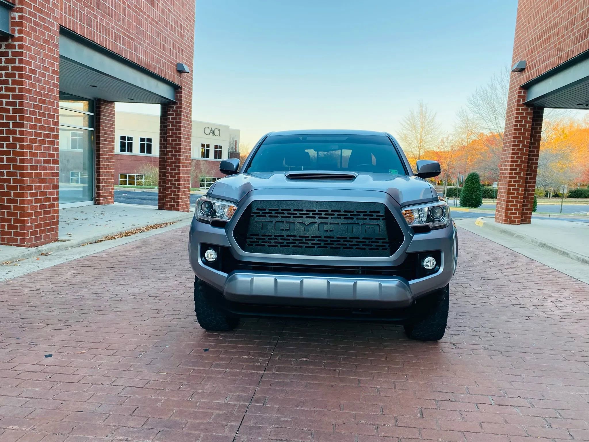 Used 2017 Toyota Tacoma TRD Sport image 2