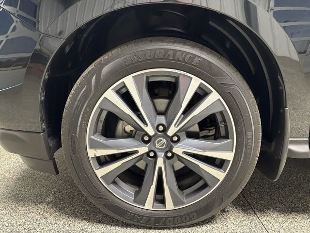 Used 2018 Nissan Pathfinder Platinum AWD/4WD image 3