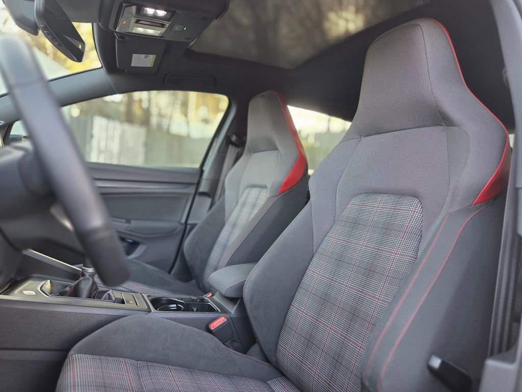 Used 2022 Volkswagen GTI SE FWD image 19