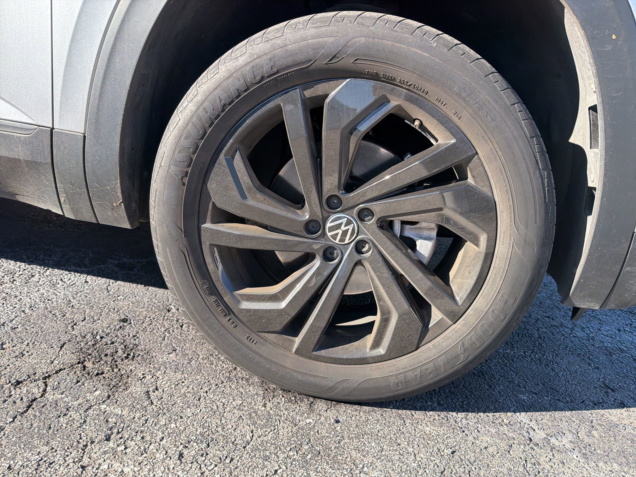 Used 2022 Volkswagen Atlas SE w/ Black Wheel Package image 4