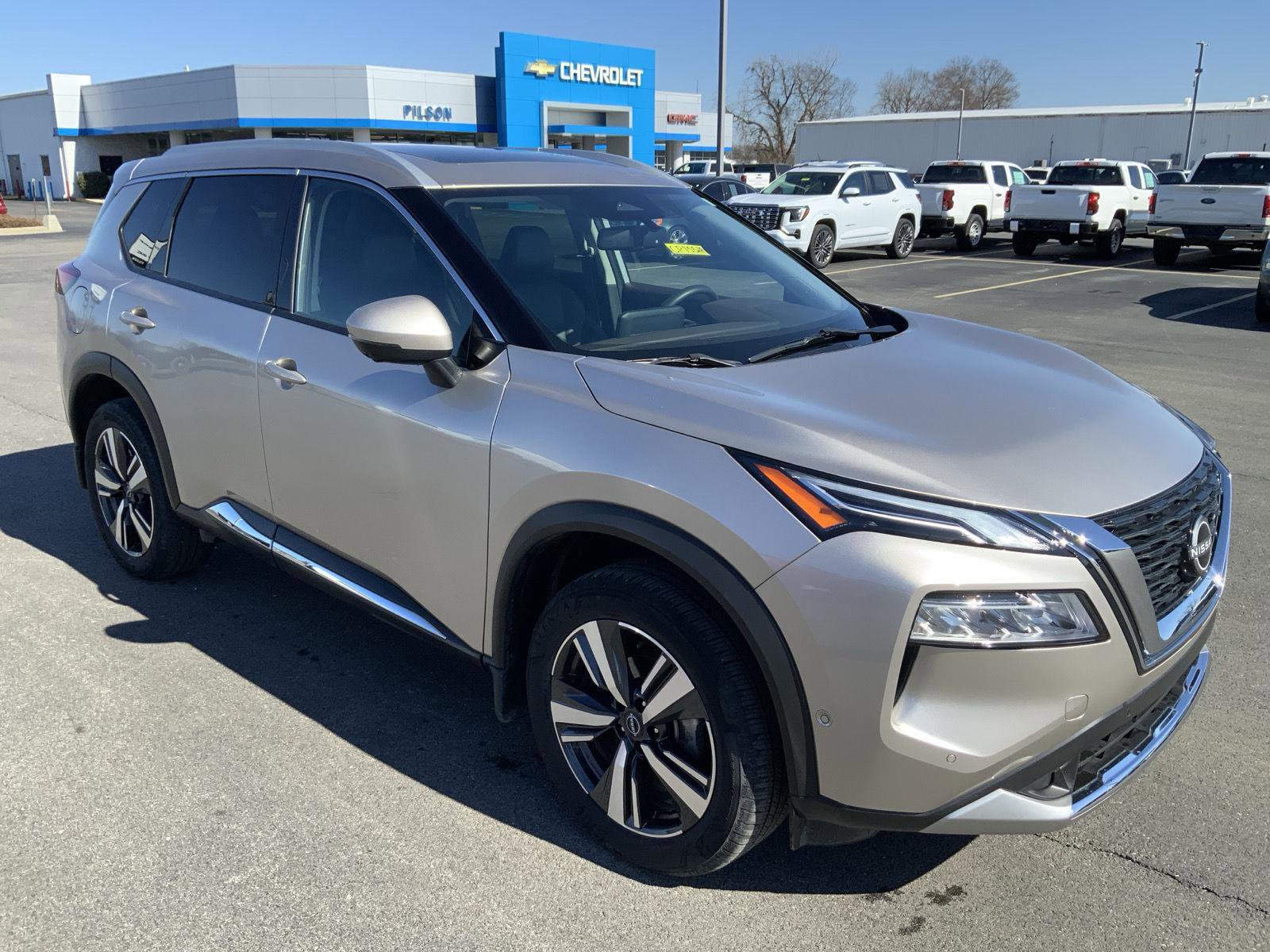 Used 2023 Nissan Rogue Platinum image 2