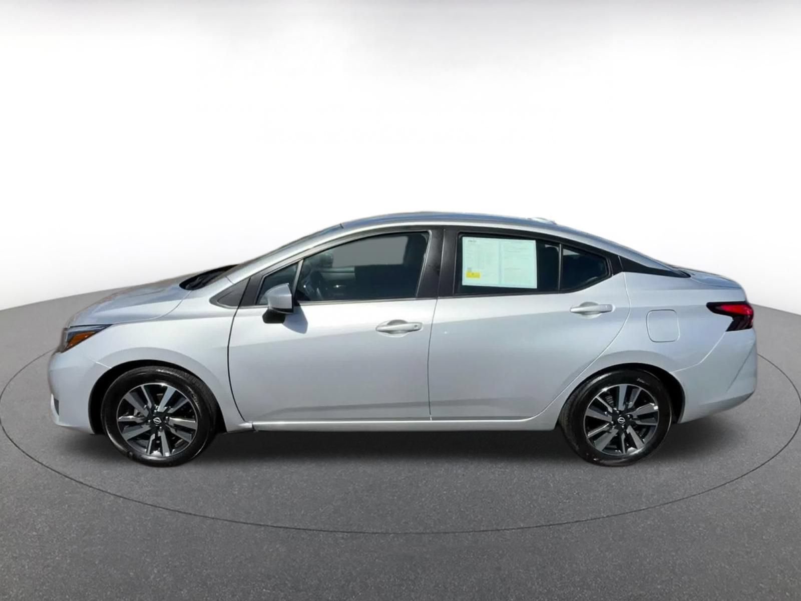 Used 2025 Nissan Versa SV FWD image 8