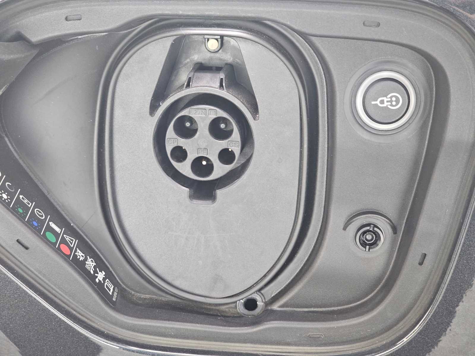 Used 2021 Porsche Taycan image 22