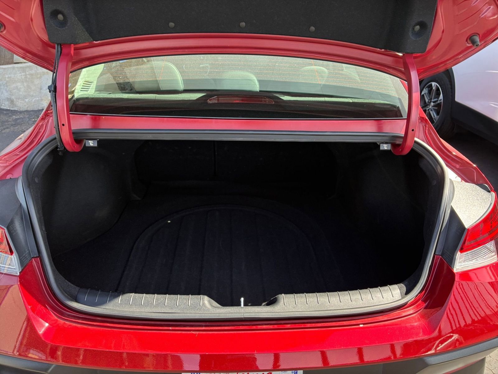 Used 2025 Hyundai Elantra Limited image 33