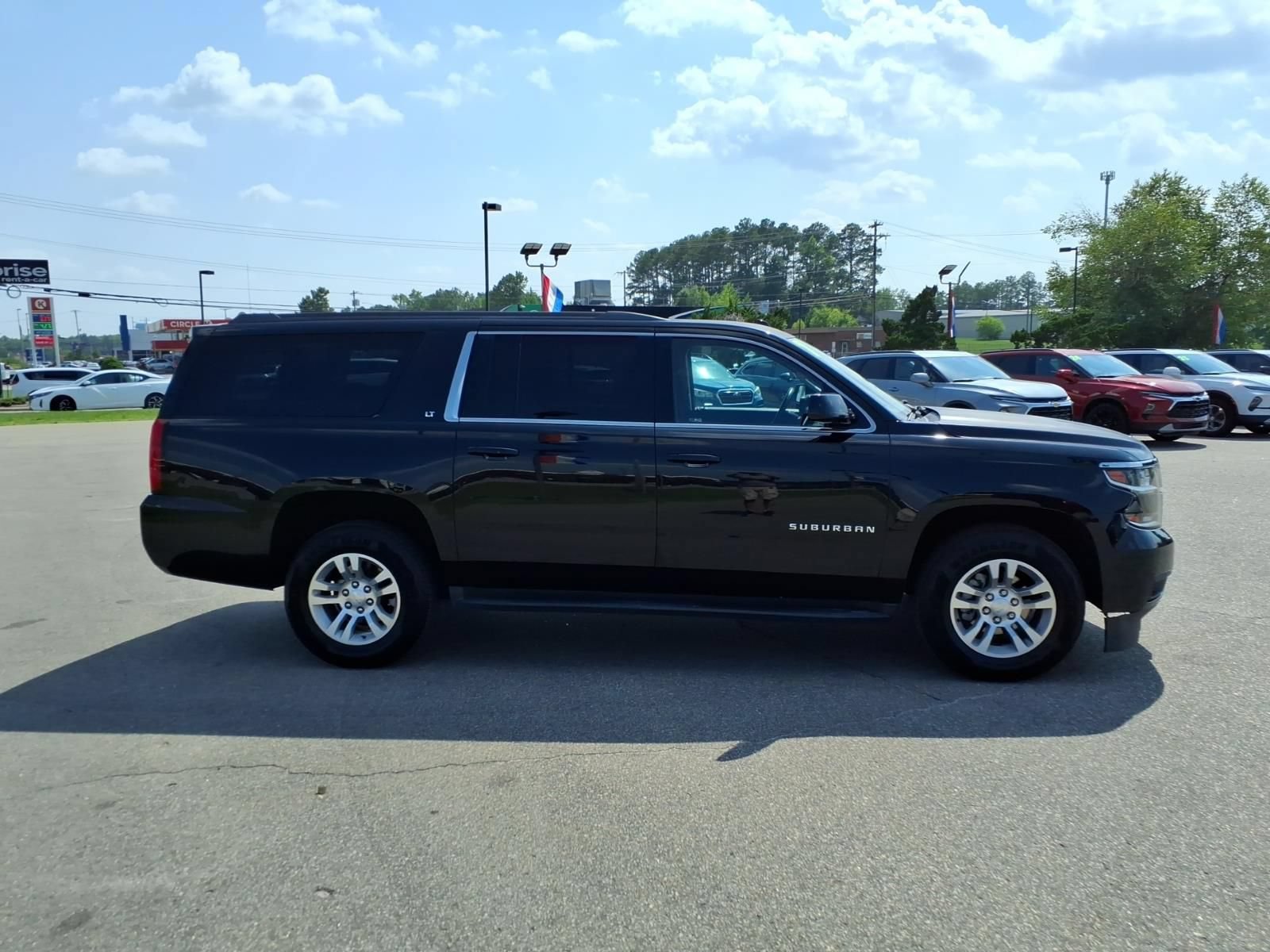 Used 2017 Chevrolet Suburban LT RWD image 6