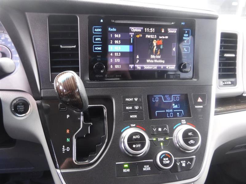 Used 2017 Toyota Sienna AWD image 36