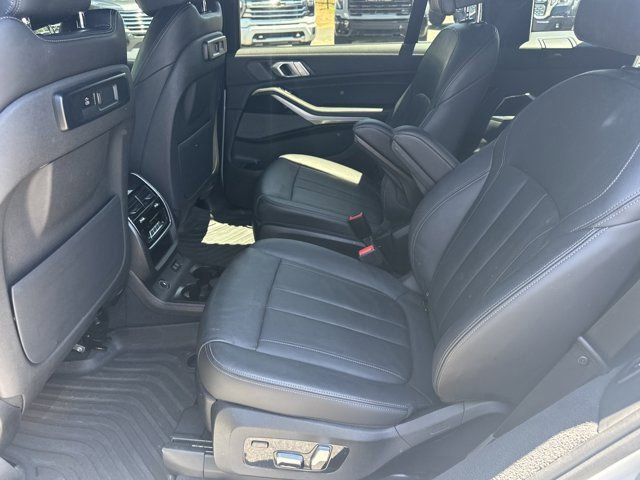 Used 2020 BMW X7 xDrive40i w/ M Sport Package AWD/4WD image 21