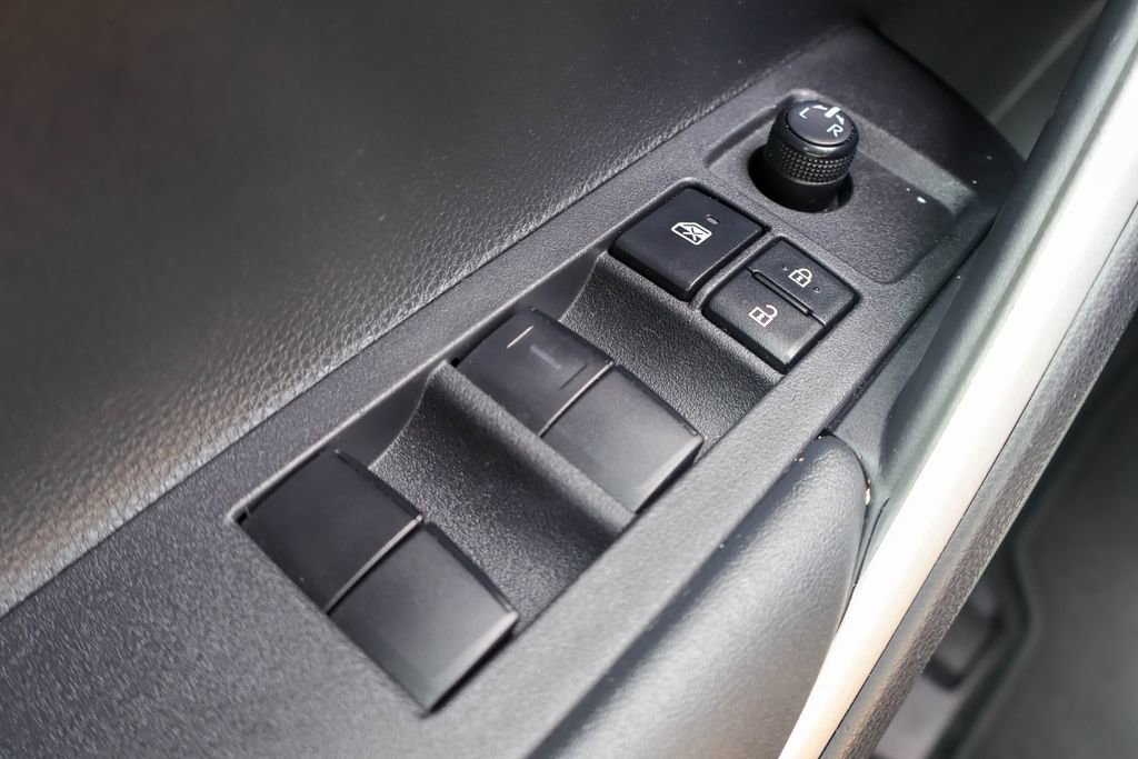 Used 2024 Toyota Corolla Cross XLE w/ Convenience Package FWD image 18