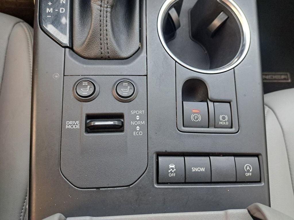 Used 2022 Toyota Highlander LE image 17