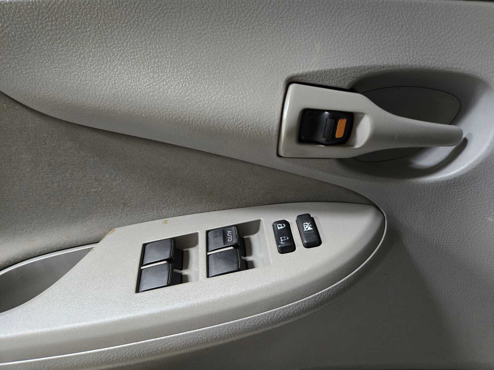 Used 2013 Toyota Corolla L FWD image 20