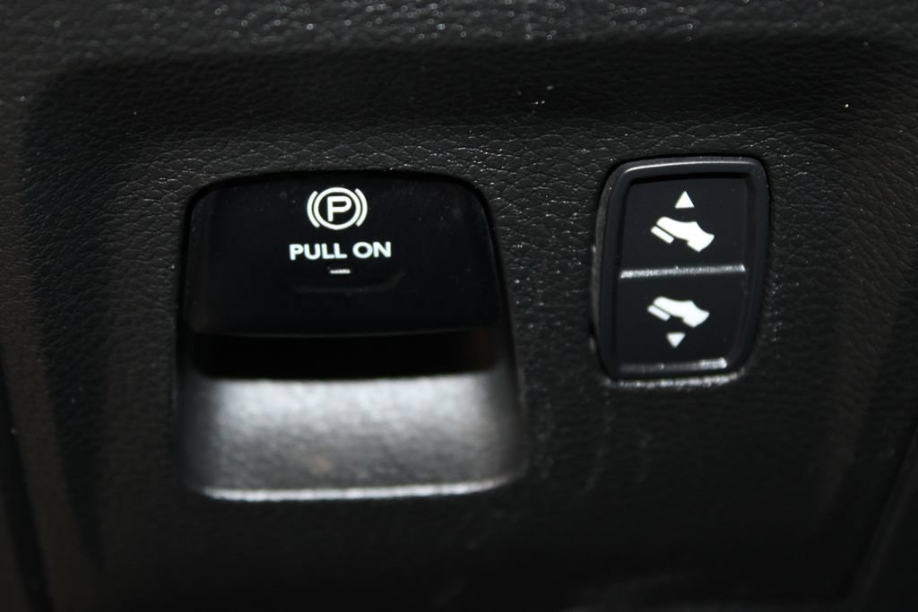 Used 2025 RAM 1500 Laramie AWD/4WD image 30