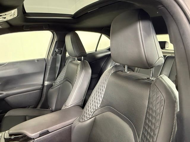 Used 2021 Lexus UX 200 w/ Premium Package FWD image 10
