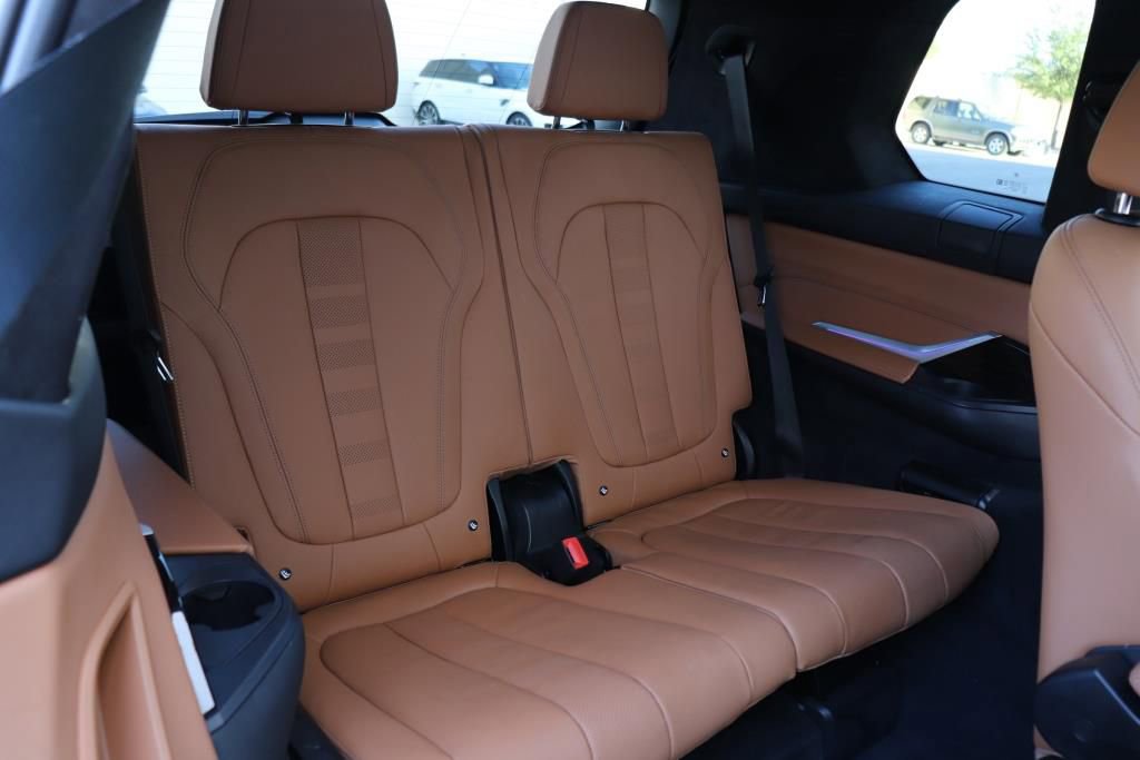 Used 2021 BMW X7 xDrive40i w/ M Sport Package image 32
