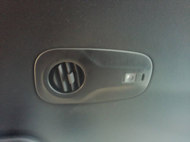 Used 2025 Chrysler Pacifica Select image 33