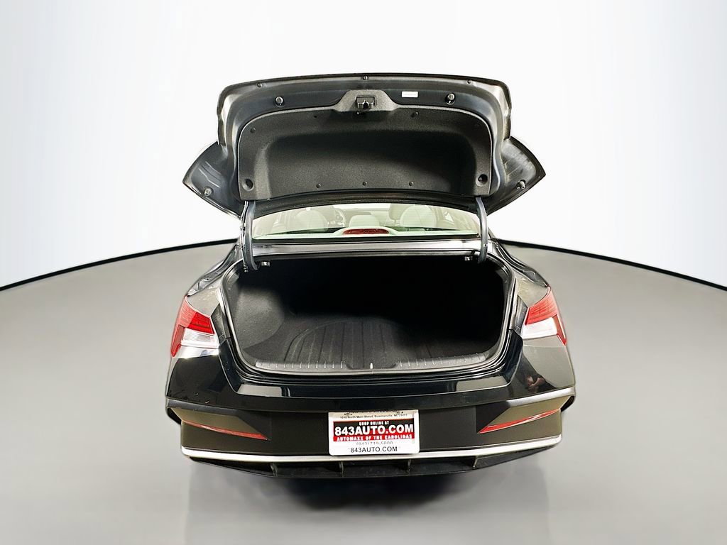 Used 2025 Hyundai Elantra SEL FWD image 34