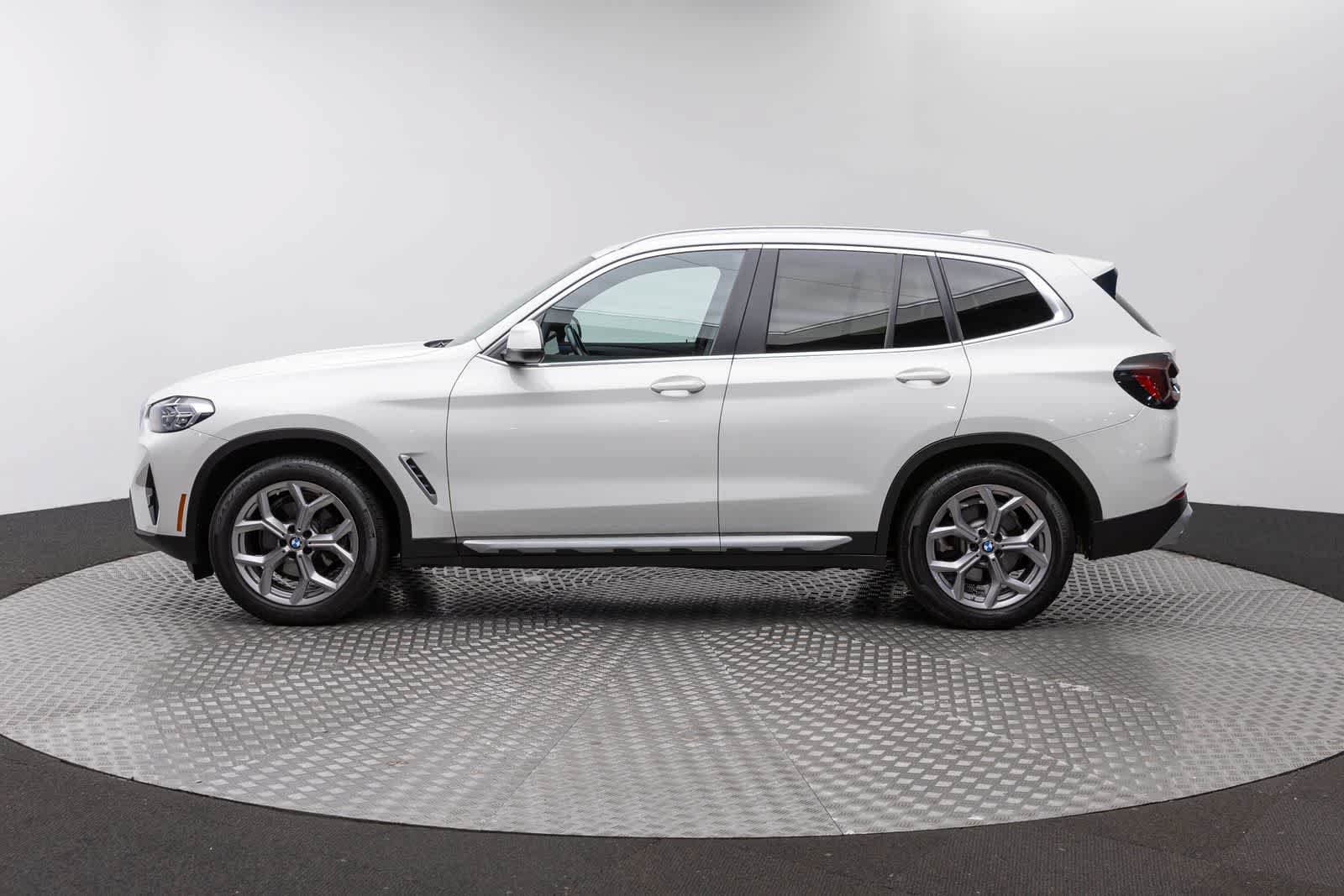 Used 2022 BMW X3 xDrive30i w/ Premium Package AWD/4WD image 3