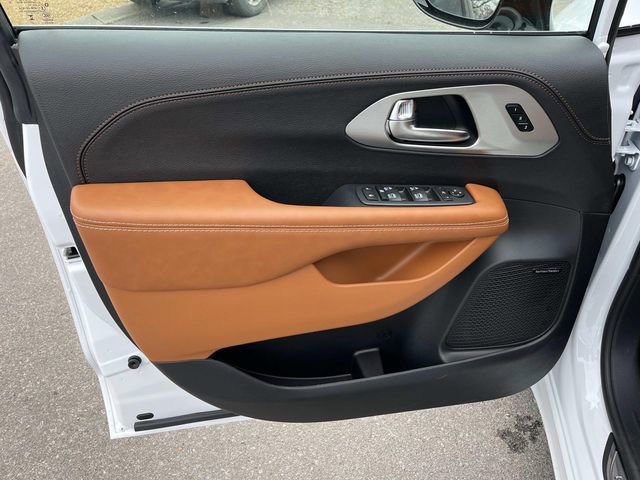 New 2026 Chrysler Pacifica Pinnacle w/ Trailer Tow Group FWD image 22