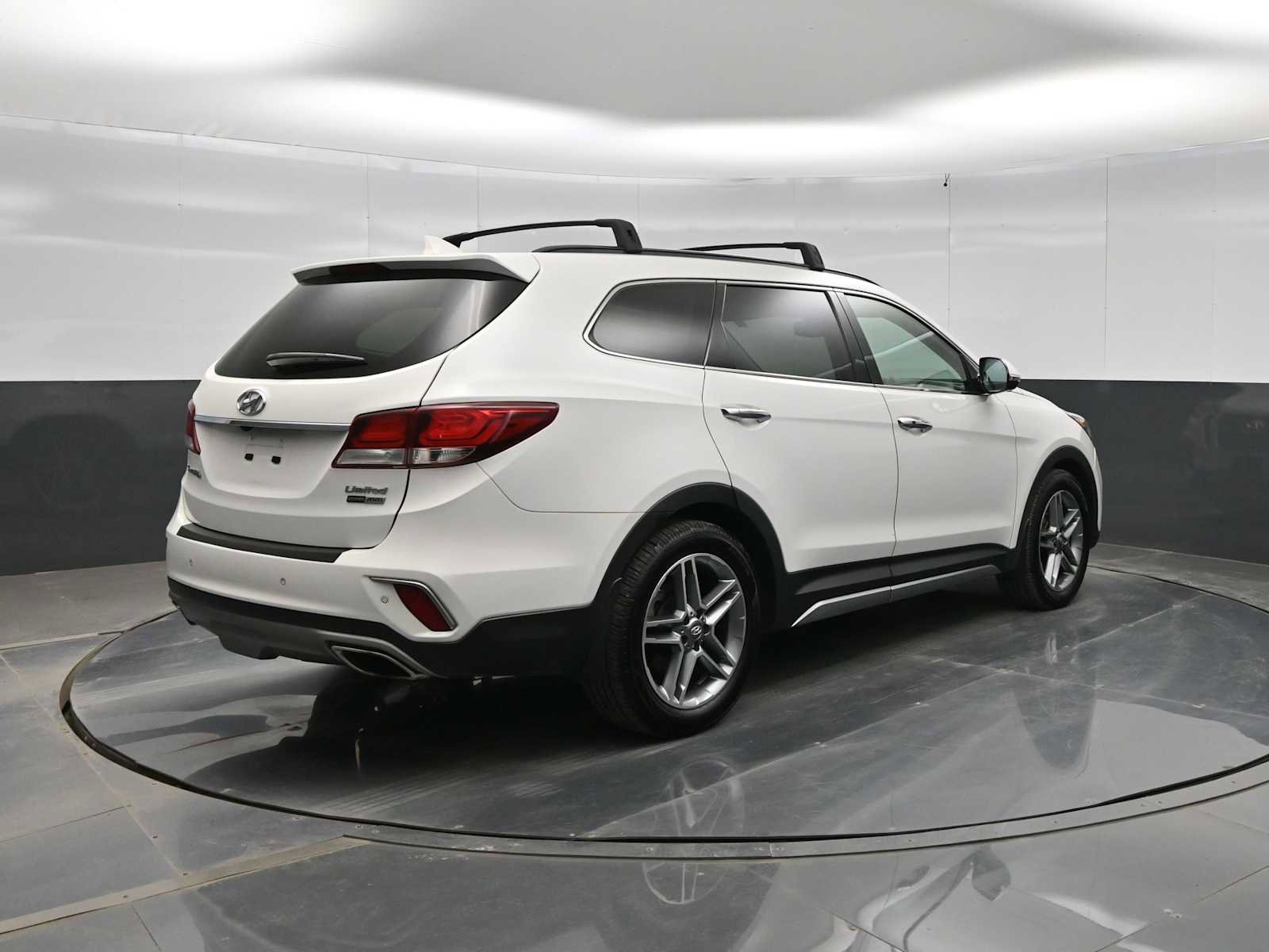 Used 2017 Hyundai Santa Fe Limited AWD/4WD image 7