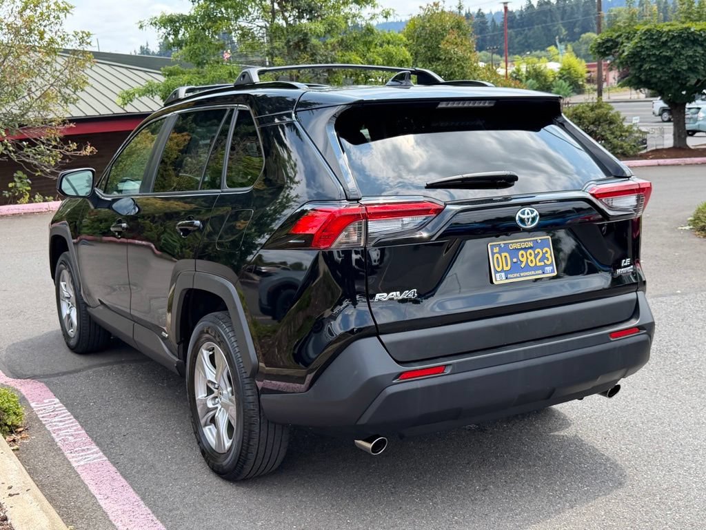 Used 2023 Toyota RAV4 LE AWD/4WD image 5