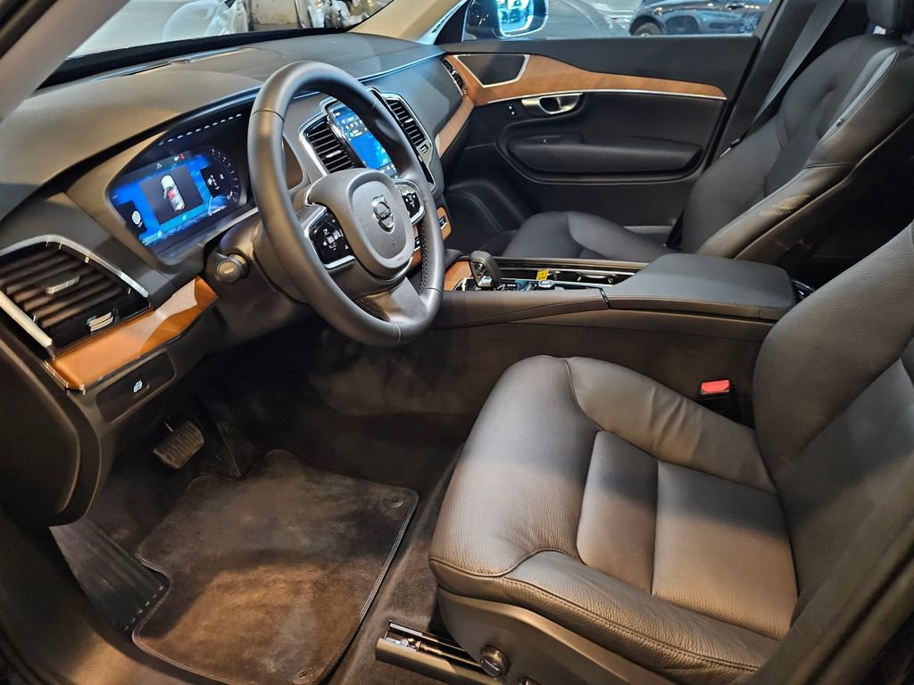 Certified 2024 Volvo XC90 B5 Plus AWD/4WD image 17