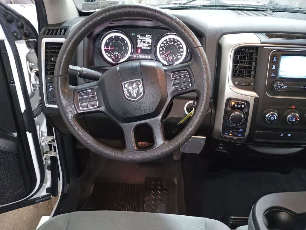 Used 2019 RAM 1500 Classic SLT AWD/4WD image 2