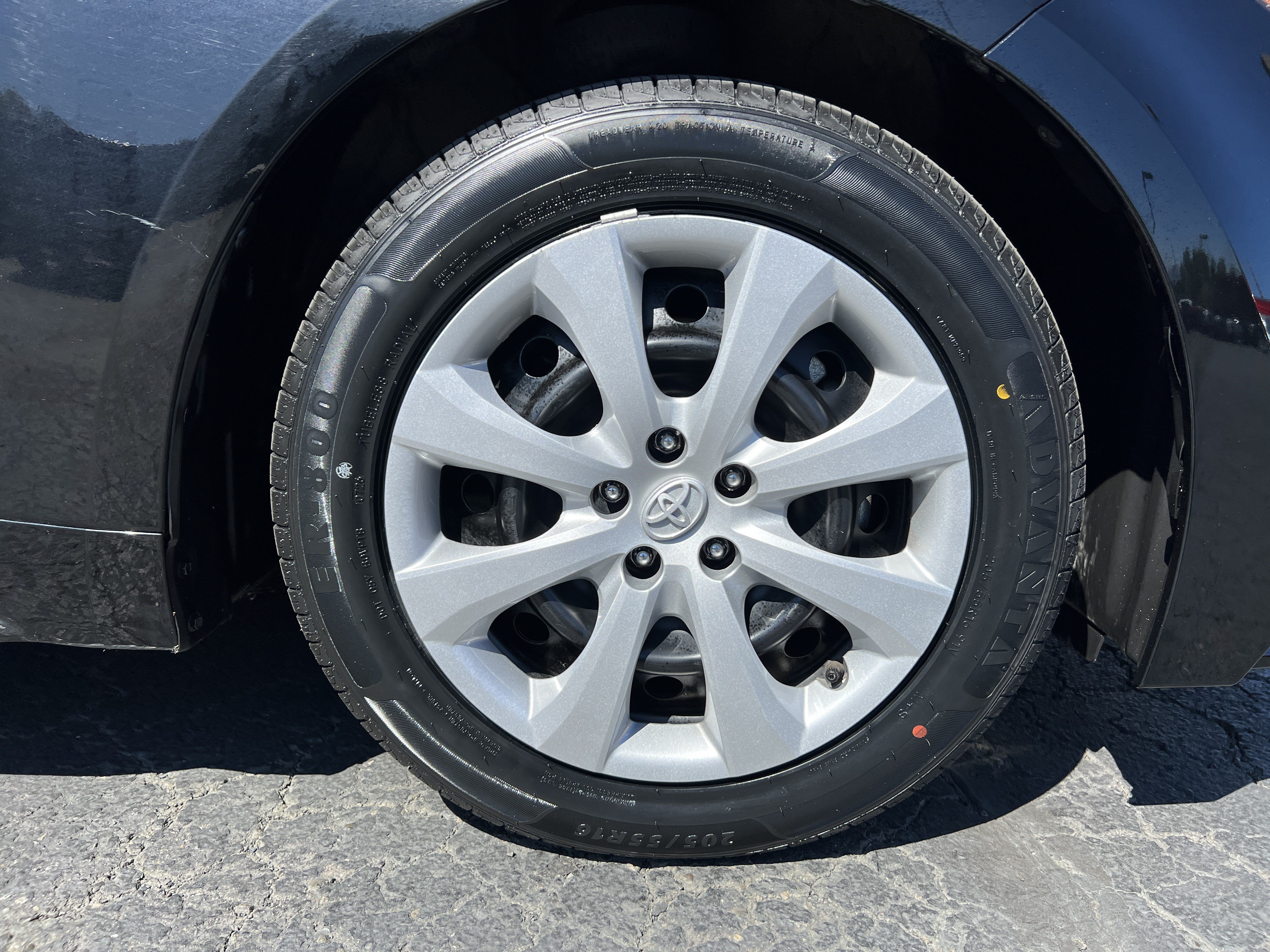 Used 2025 Toyota Corolla LE FWD image 10