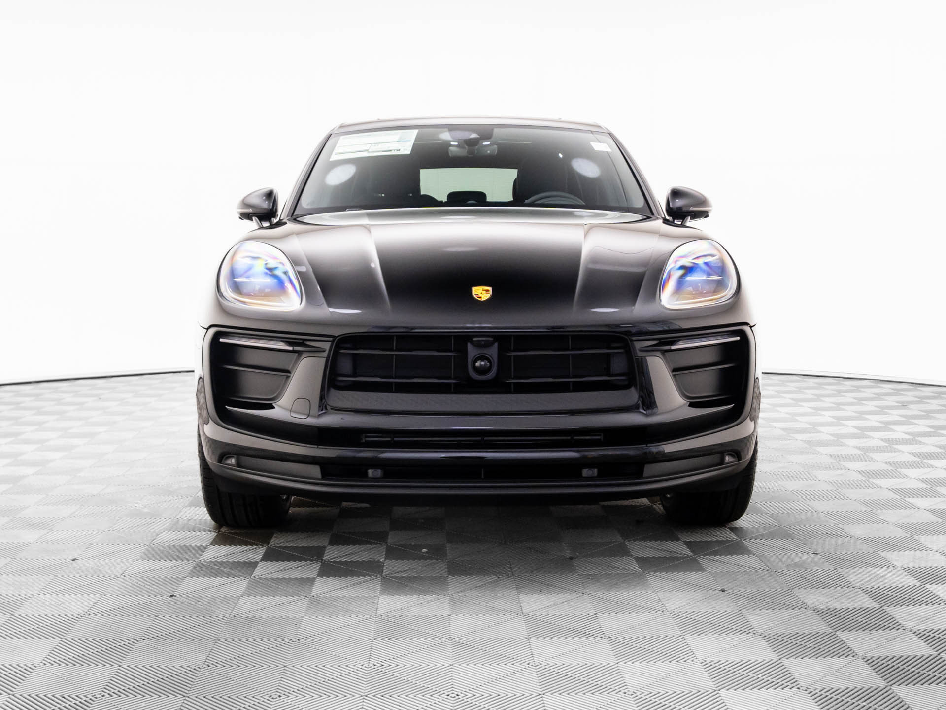 Certified 2026 Porsche Macan AWD/4WD image 9