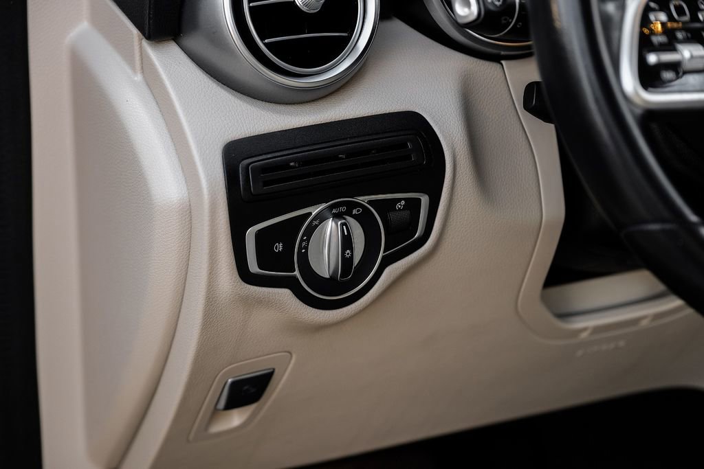 Used 2022 Mercedes-Benz GLC 300 w/ Premium Package Lite image 29