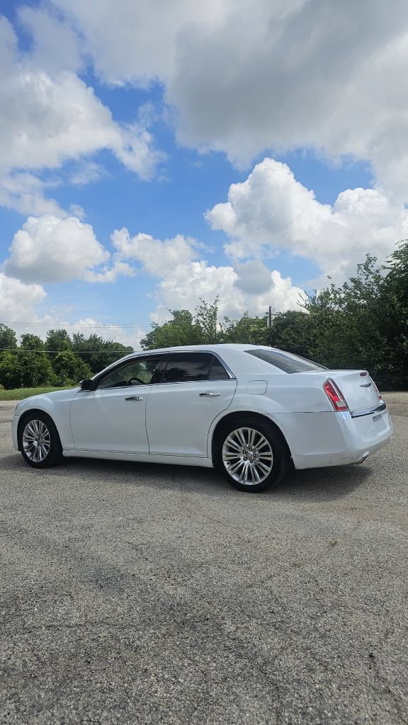 Used 2014 Chrysler 300 C RWD image 5