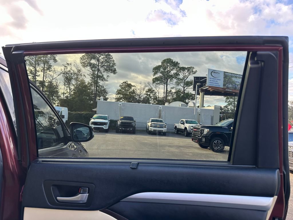 Used 2018 Toyota Highlander XLE image 36