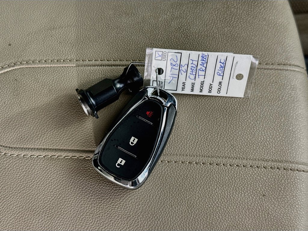 Used 2023 Chevrolet Traverse LS FWD image 34