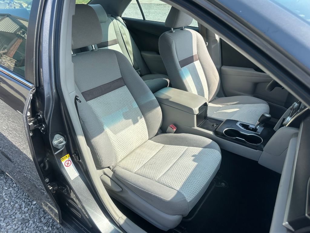 Used 2014 Toyota Camry LE image 7