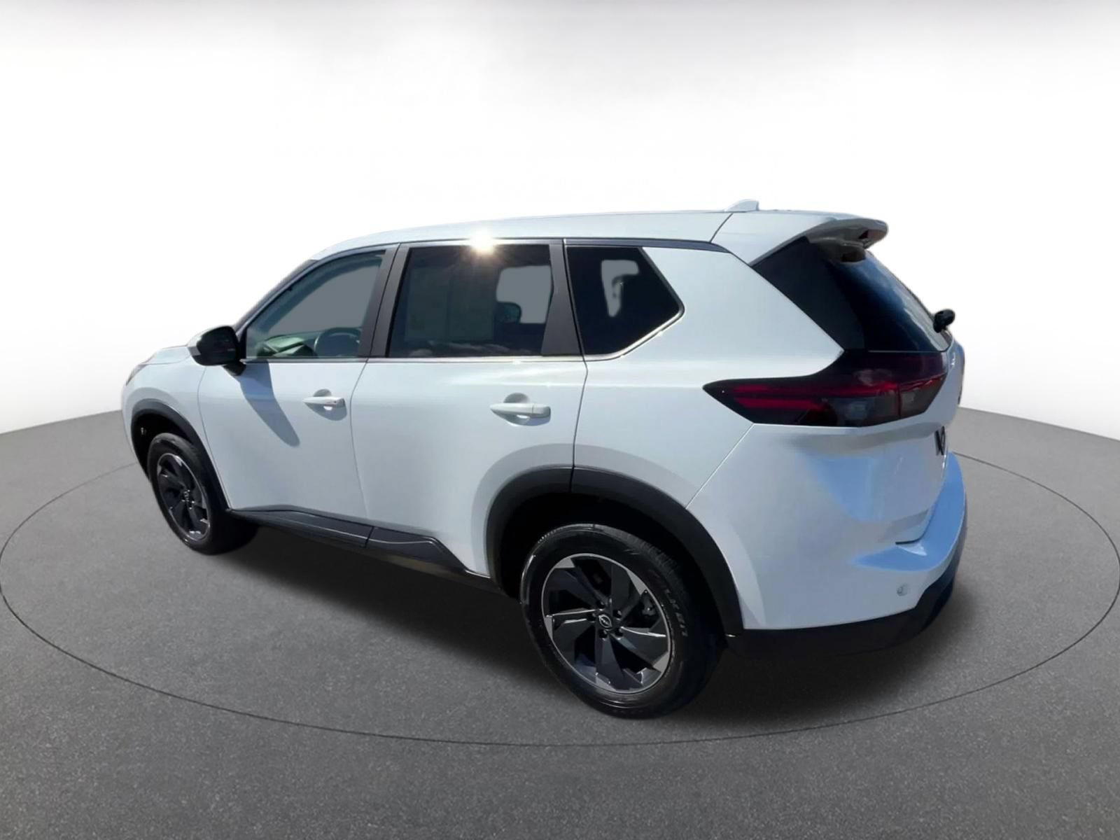 Used 2025 Nissan Rogue SV FWD image 9