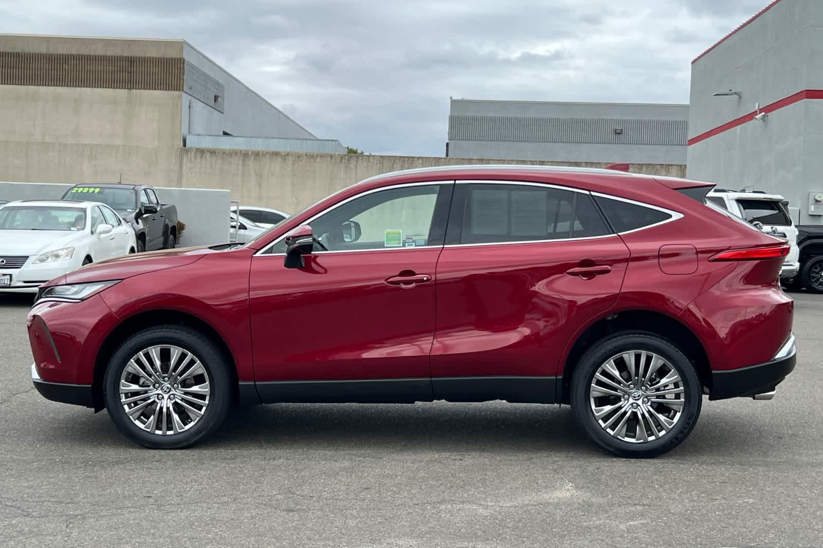 Certified 2023 Toyota Venza XLE AWD/4WD image 9
