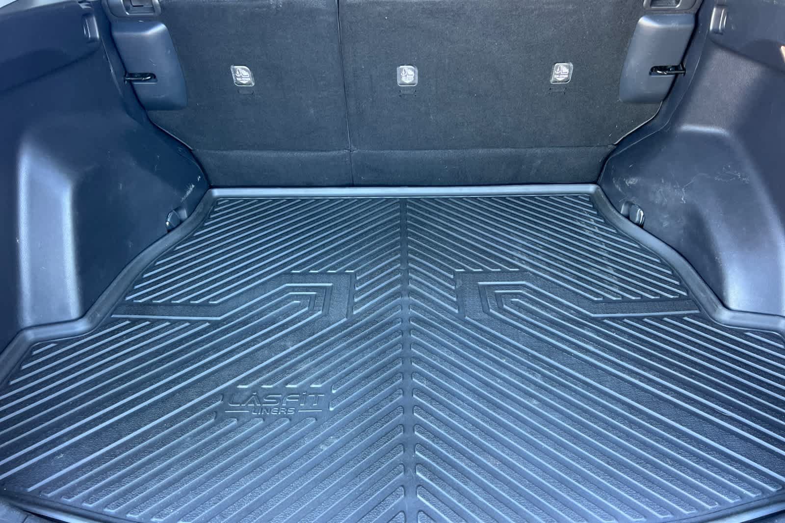 Used 2019 Toyota RAV4 LE FWD image 15