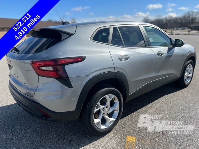 Used 2025 Chevrolet Trax LS w/ LS Convenience Package image 7